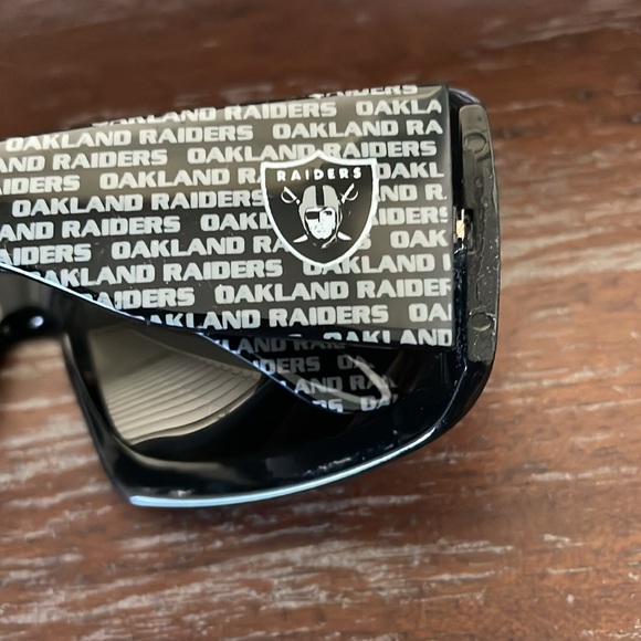 Oakland Raiders FSG125W Raiders black sunglasses with logo arms - Picture 4 of 16